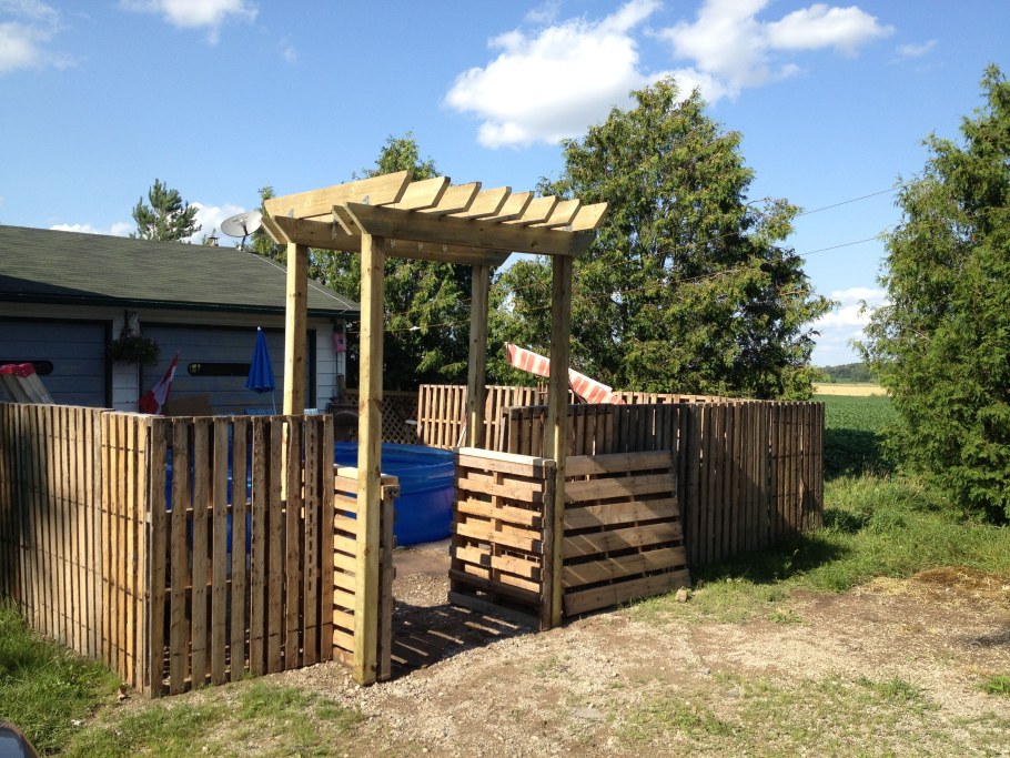 Заборчик из поддонов