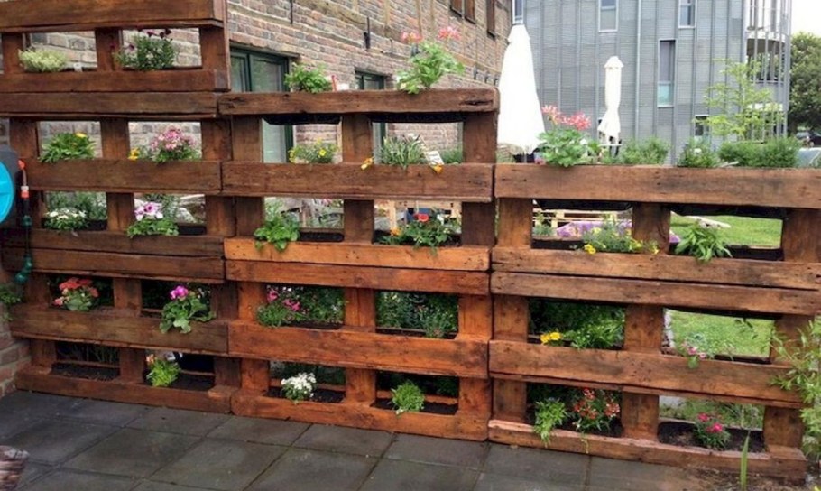 Забор из поддонов