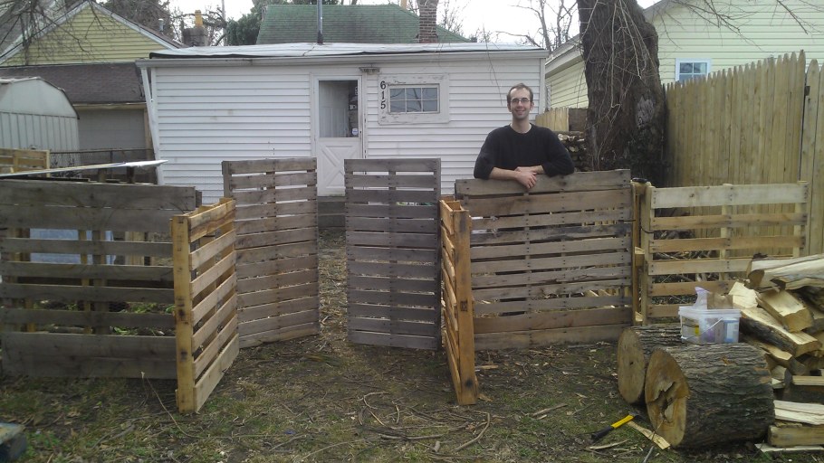 Забор для сада из поддонов