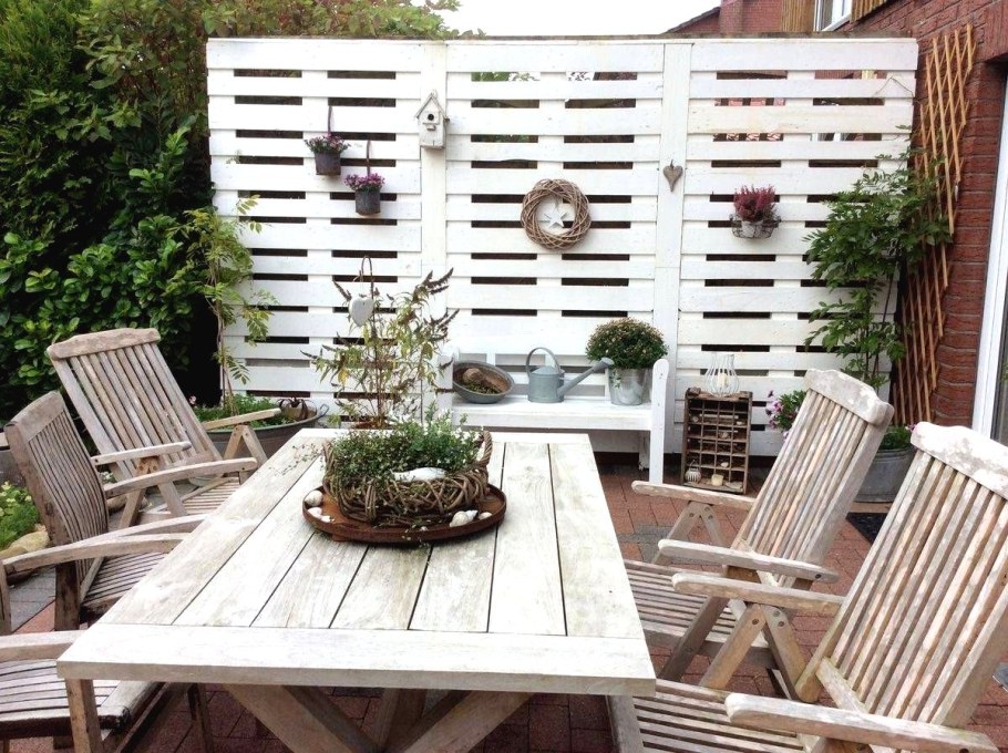 Забор с поддонов