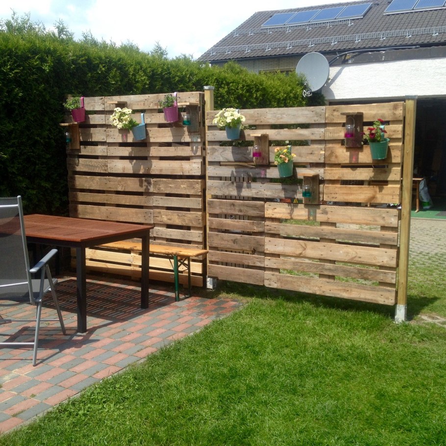 Красивый забор из поддонов