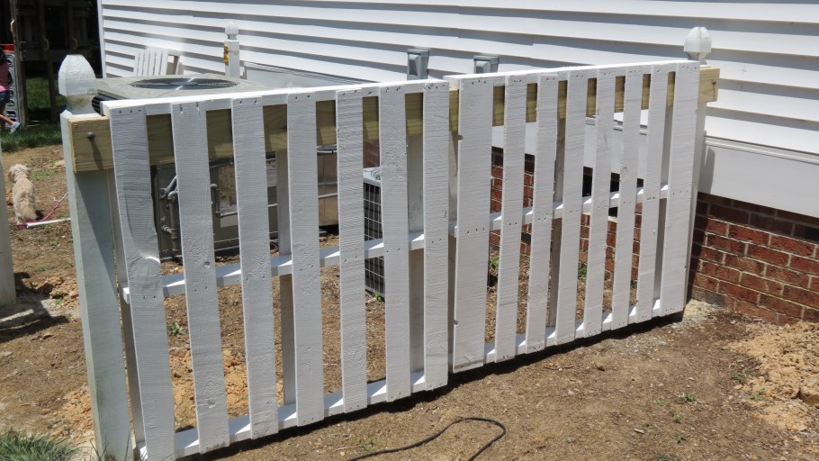 Патио у забора