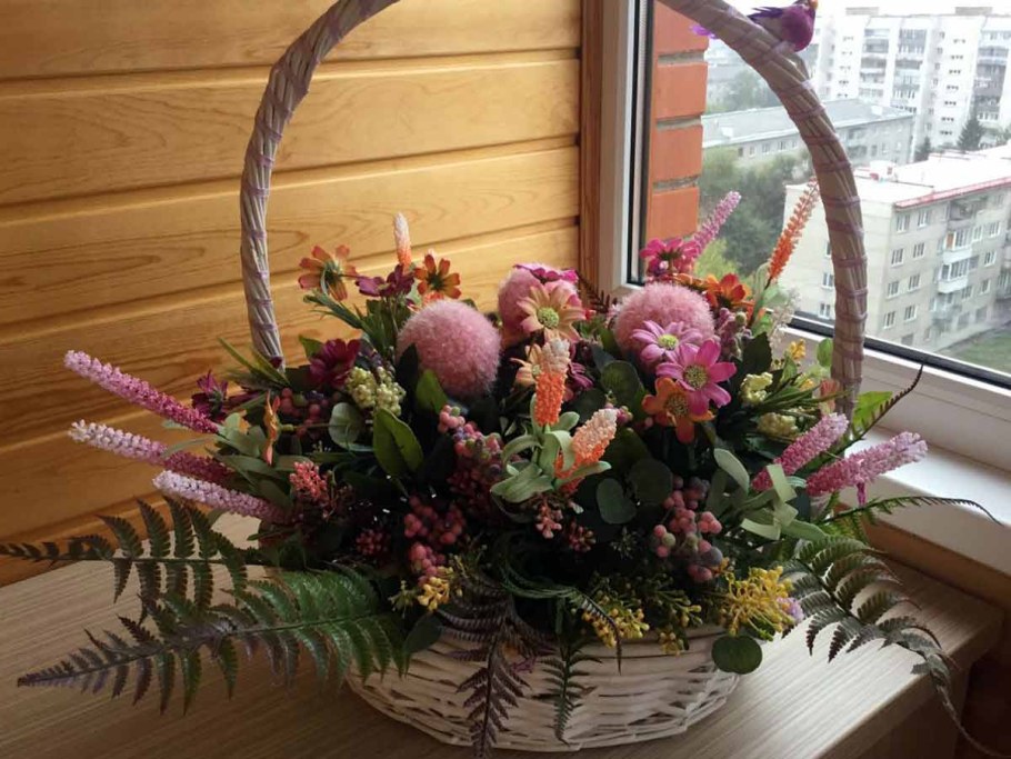 Корзины декоративные искусственными цветами