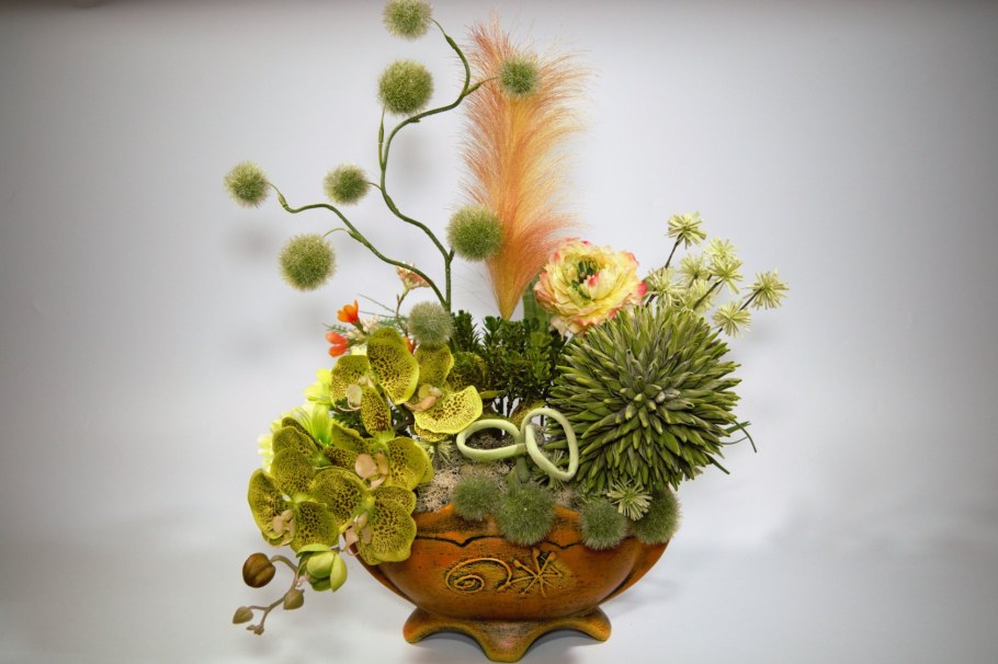 Композиции из искусственных цветов