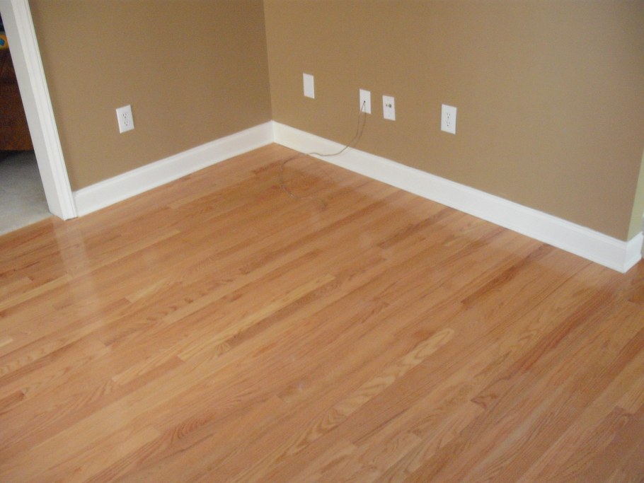 Демонтаж плинтуса