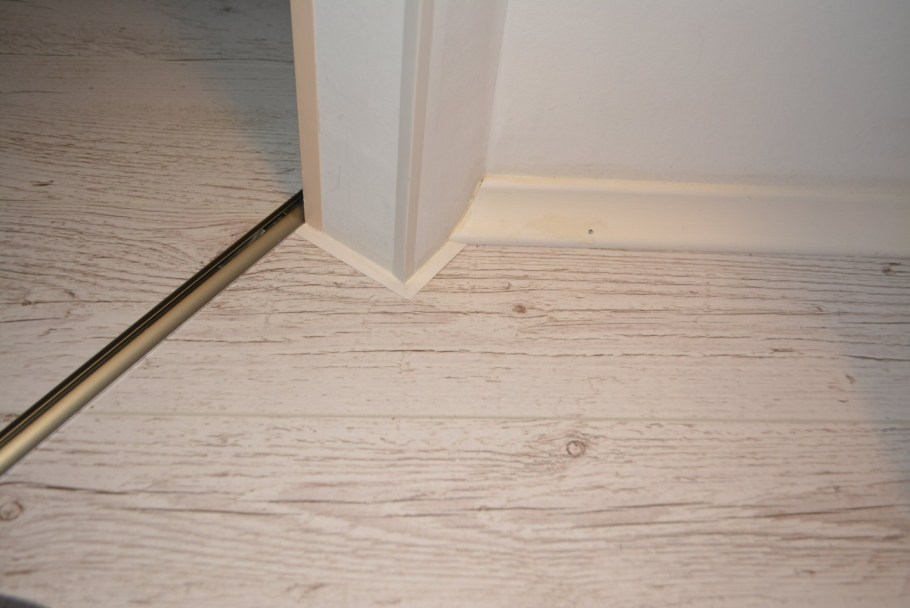 Алюминиевый плинтус с подсветкой MRK-2003