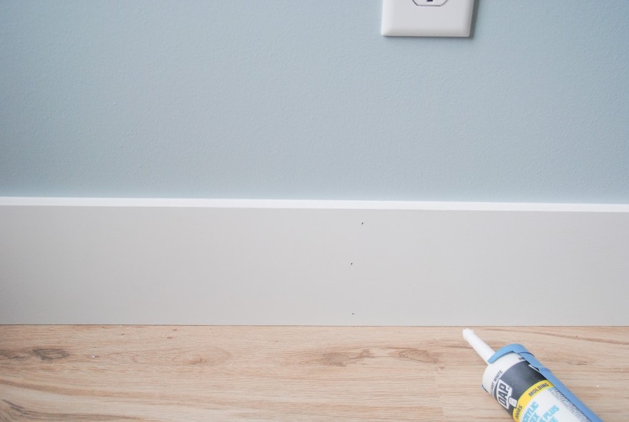 Плинтус на балконе напольный