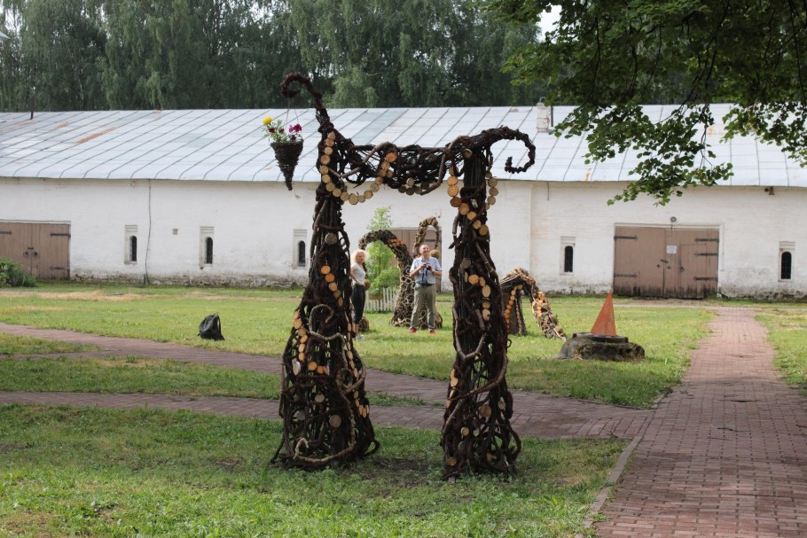 Скульптура мамонта в Магадане