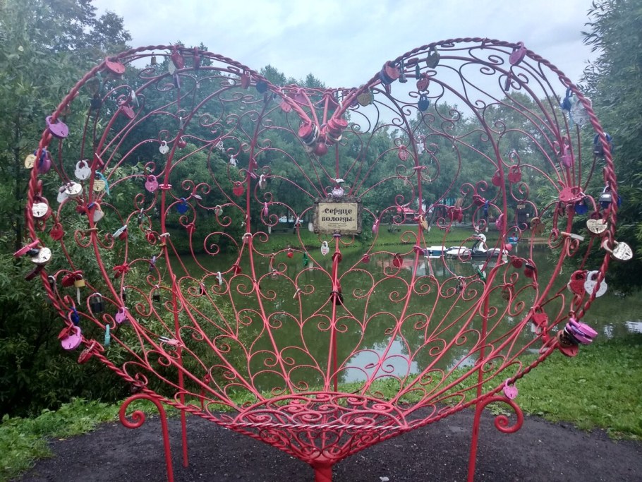 Арт объект для сбора крышечек