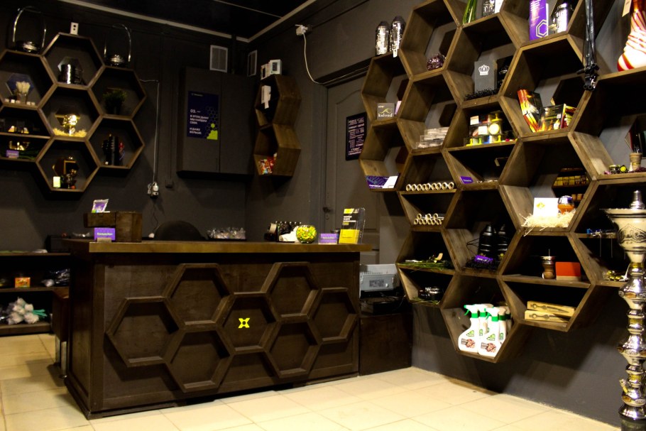 Витрины для кальянного магазина