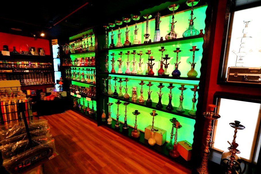 Стеллажи для кальянного магазина