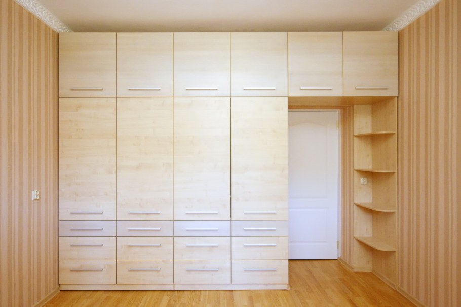 Офисная мебель цвета клен