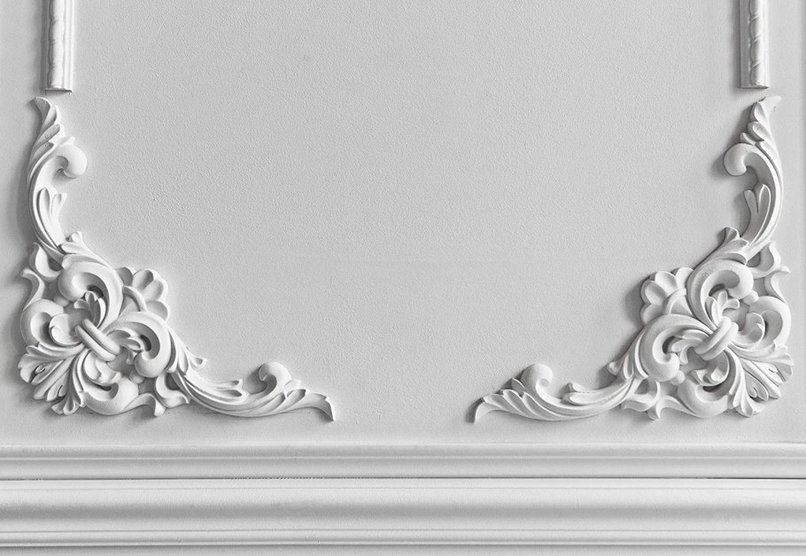 Лепнина из гипса рамки на стене
