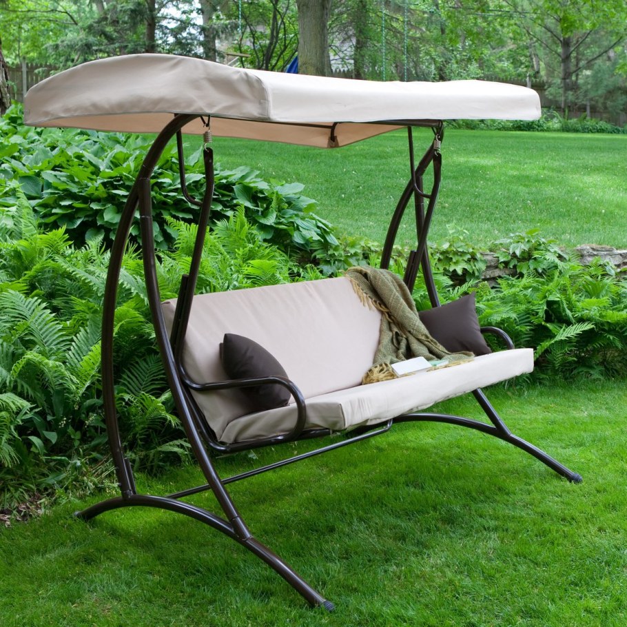 Металлические качели на участке