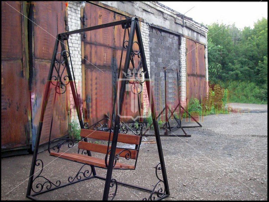 Детские качели из металла