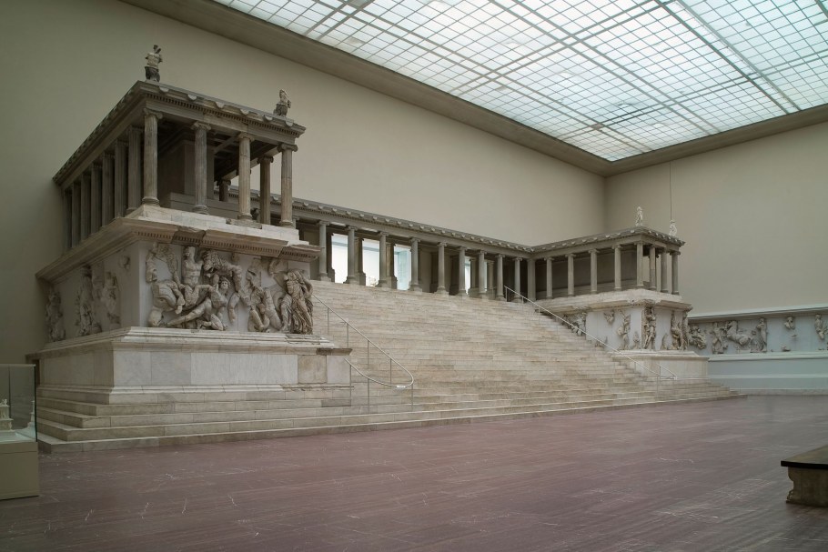 Пергамский алтарь Греция