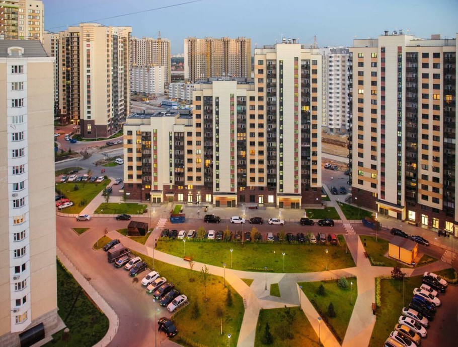 Сочетание темных и светлых обоев