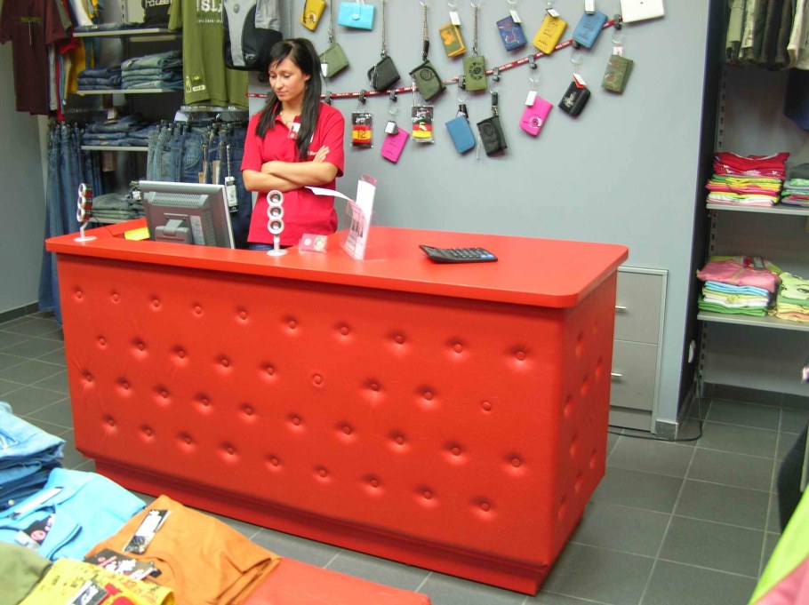 Кассовая зона в магазине