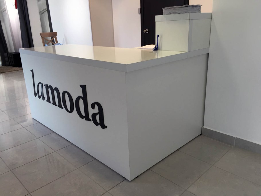 Стойка ресепшн орех. 3850*1100*1200 Стойка ресепшн орех. 3850*1100*1200