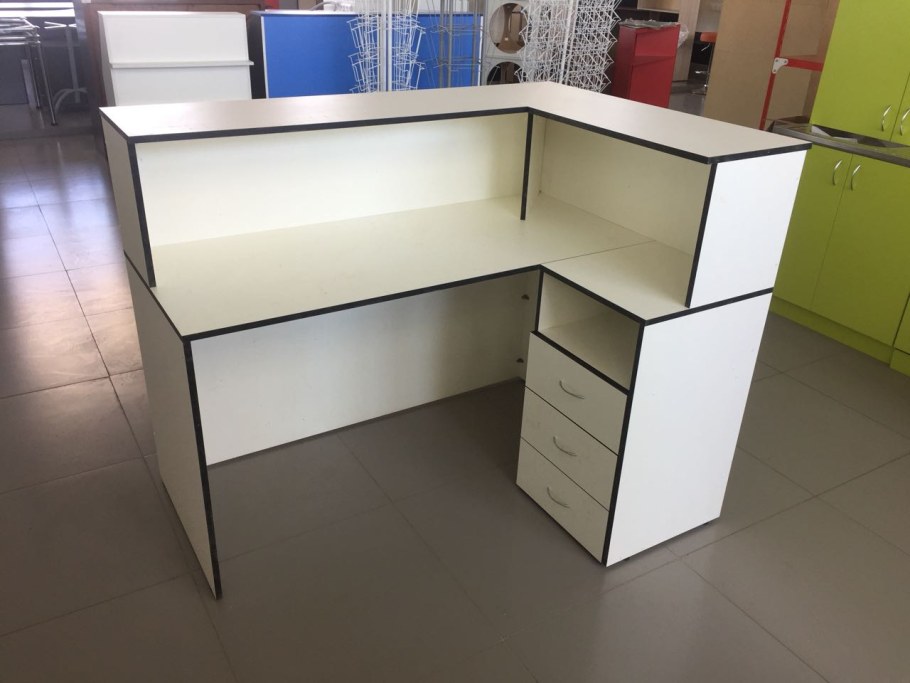 Стойка ресепшн ЛДСП 2000х1000х1000мм