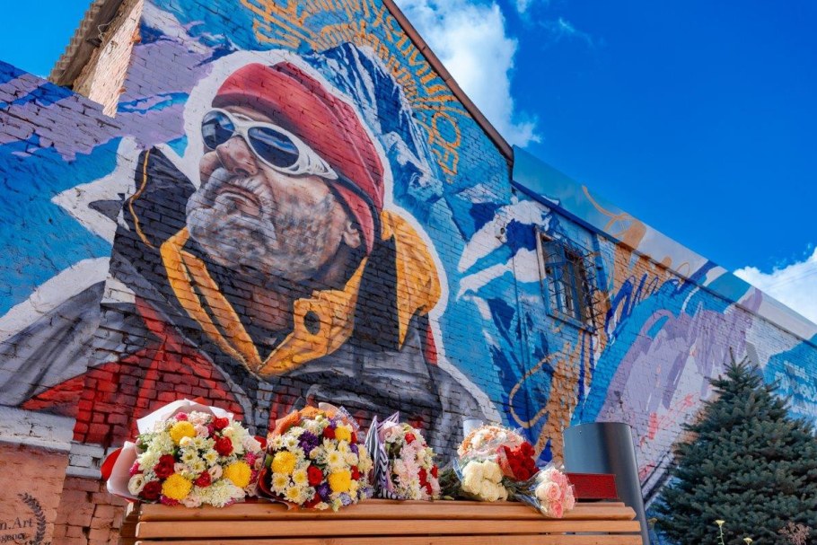 Скульптура серны на красной Поляне