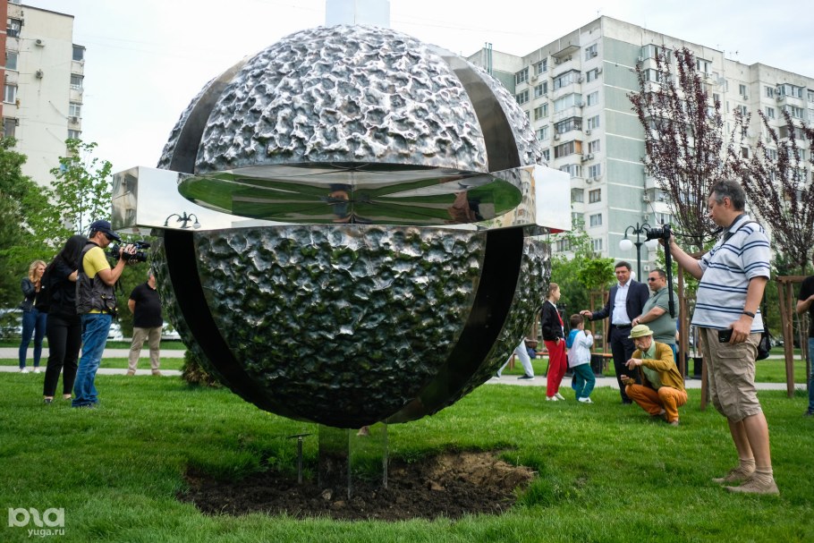 Памятник «змей-искуситель» Киров