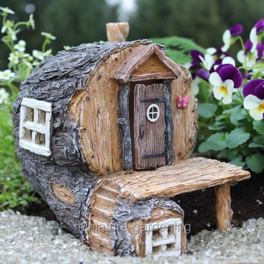 Домик из пня