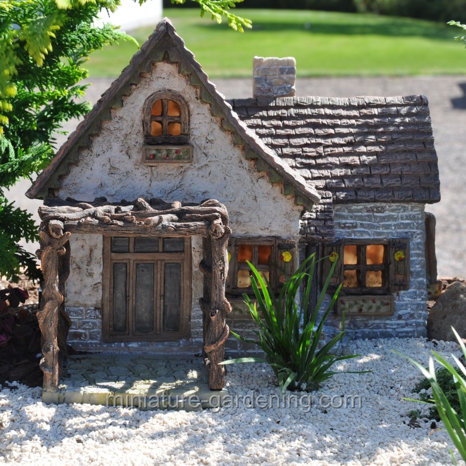 Миниатюрные домики из бетона