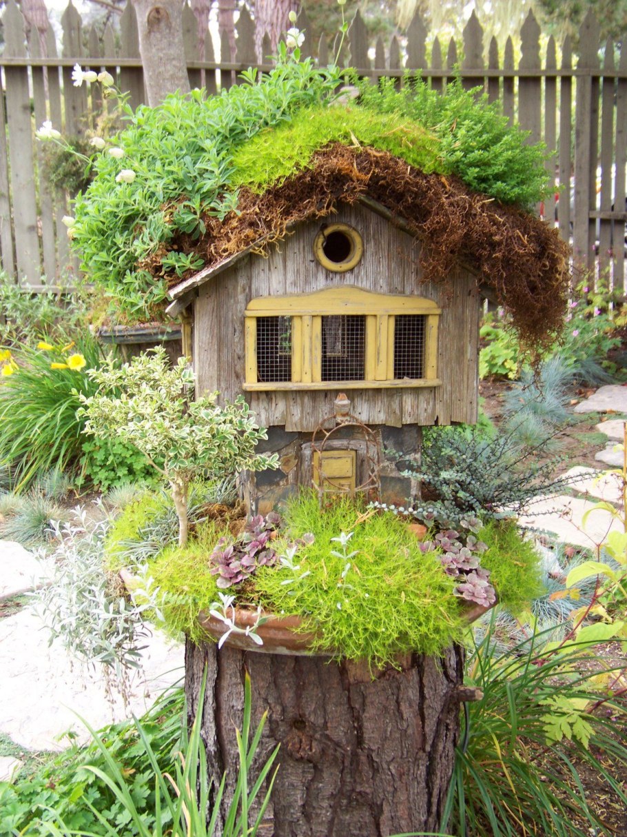 Декоративный домик для сада