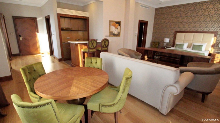 Кухонные гарнитуры из дерева