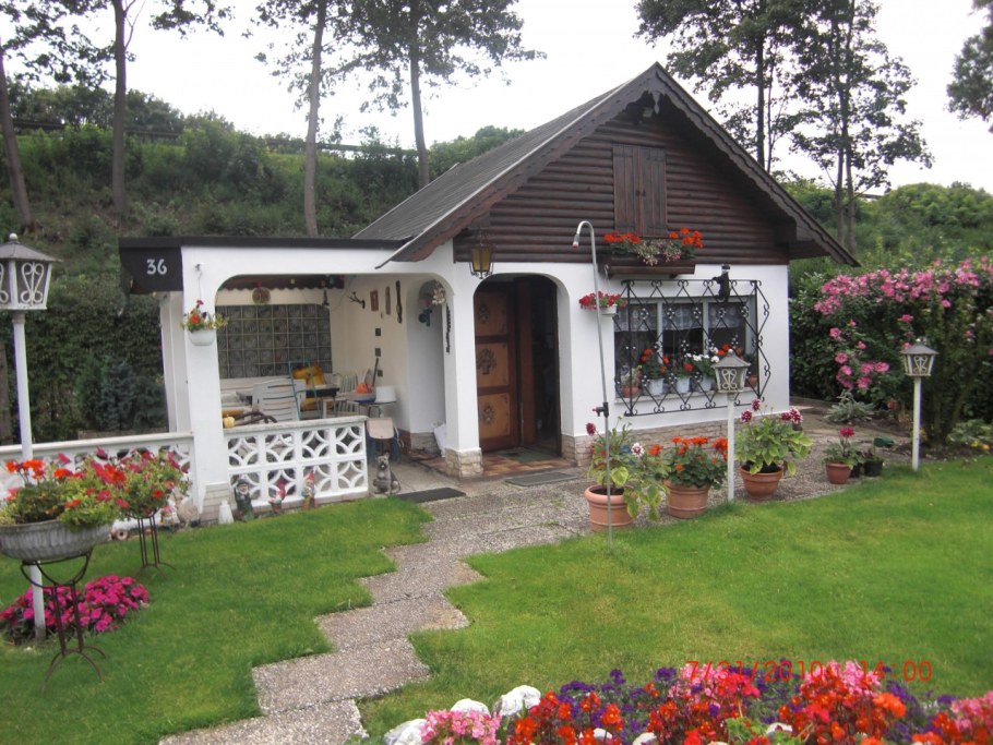 Красивый сад на даче