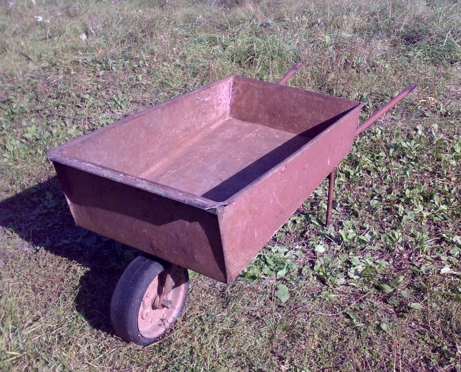 Самодельная тачка для дачи