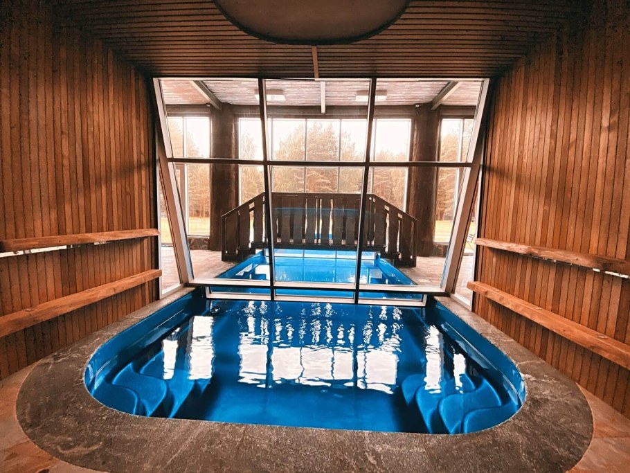 Рыбинск бухта Коприно бассейн на улице