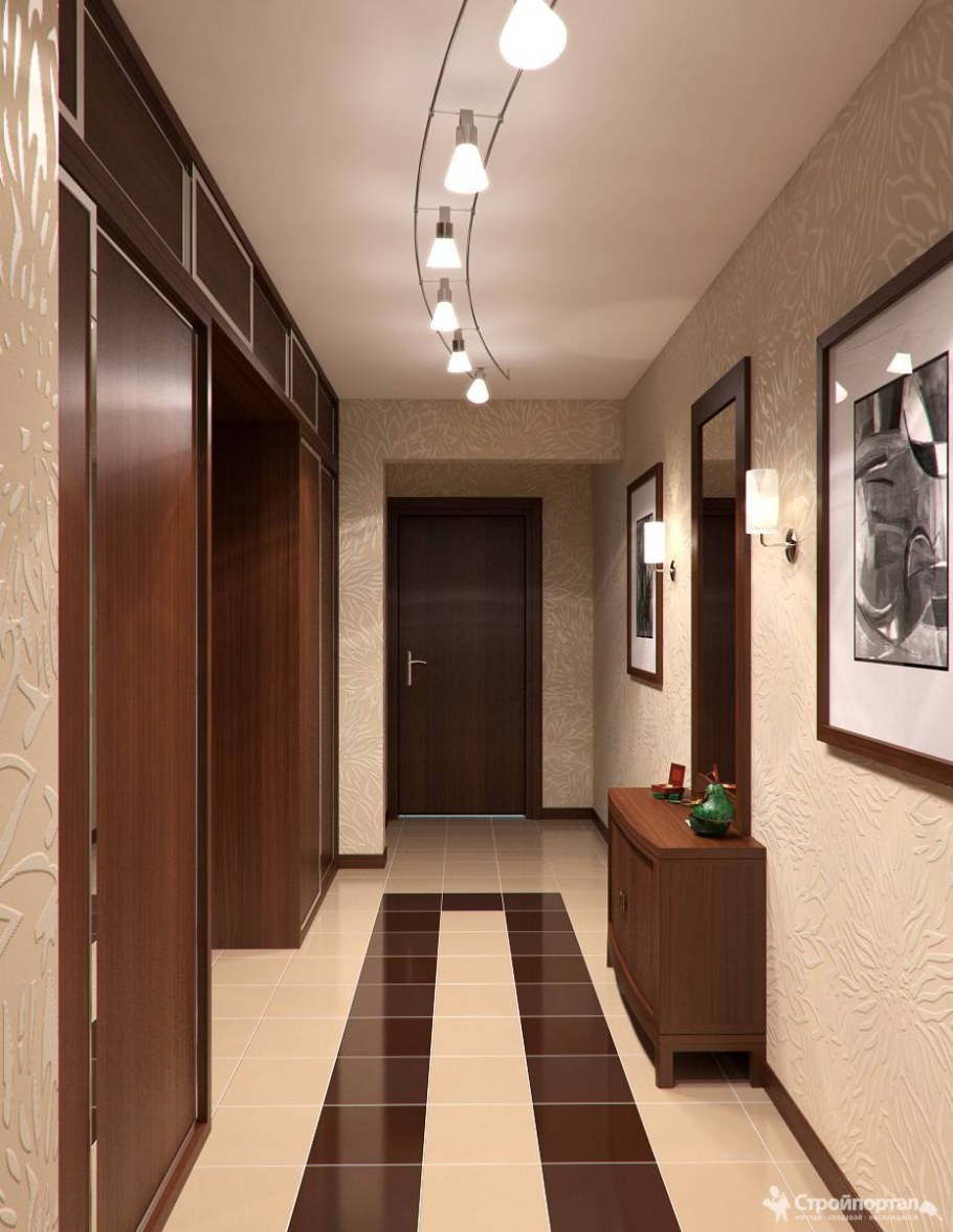 Интерьер длинного коридора в доме