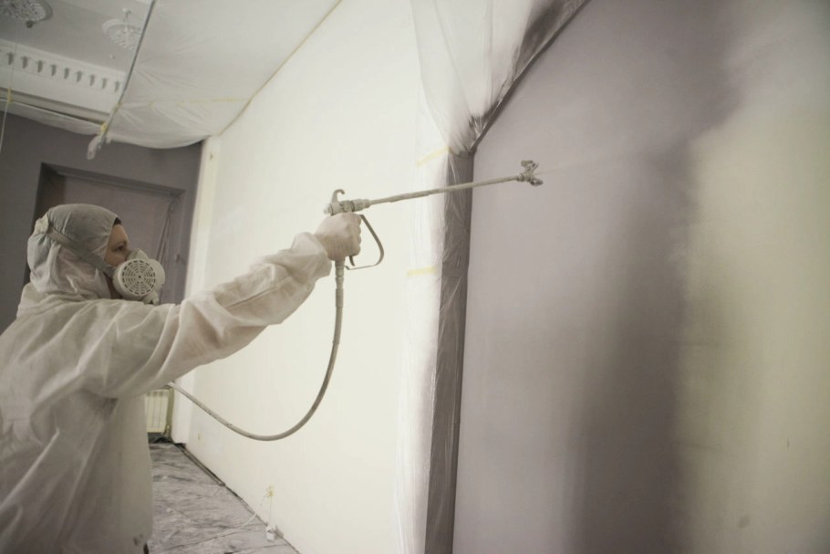 Безвоздушная покраска стен