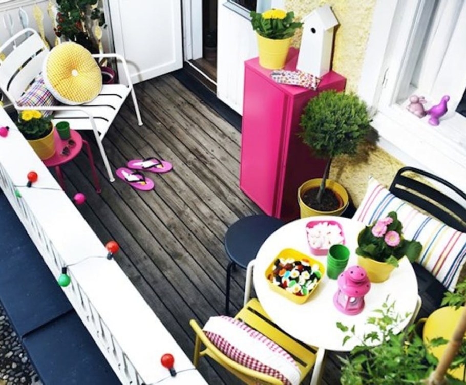 Маленький открытый балкон