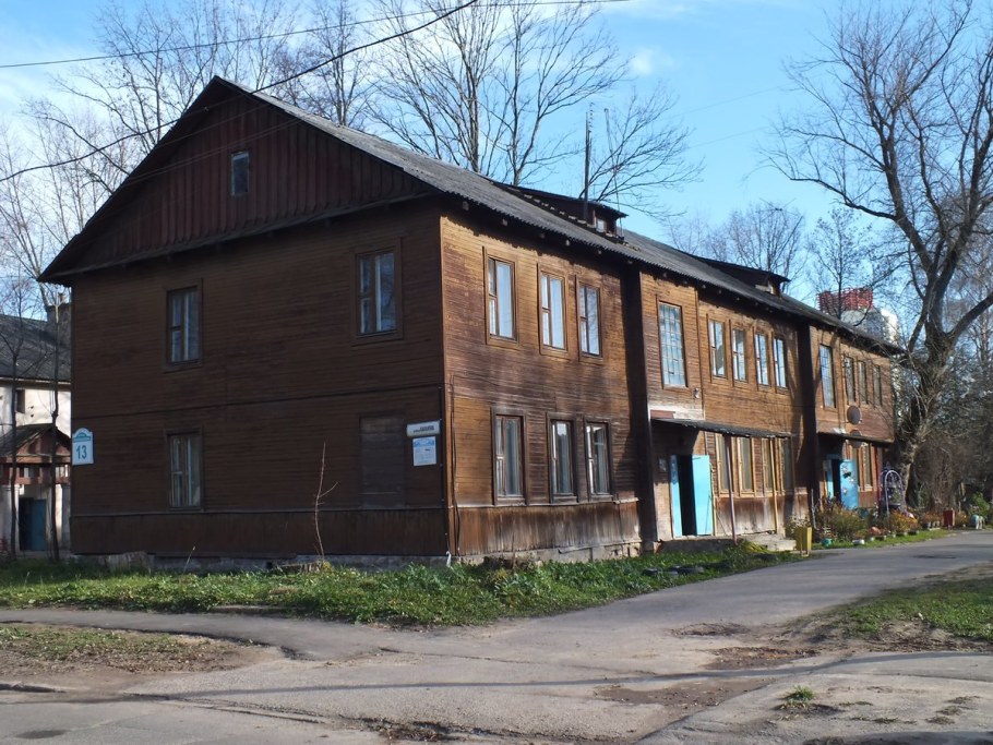 Рыбинск двухэтажный бревенчатый Барак