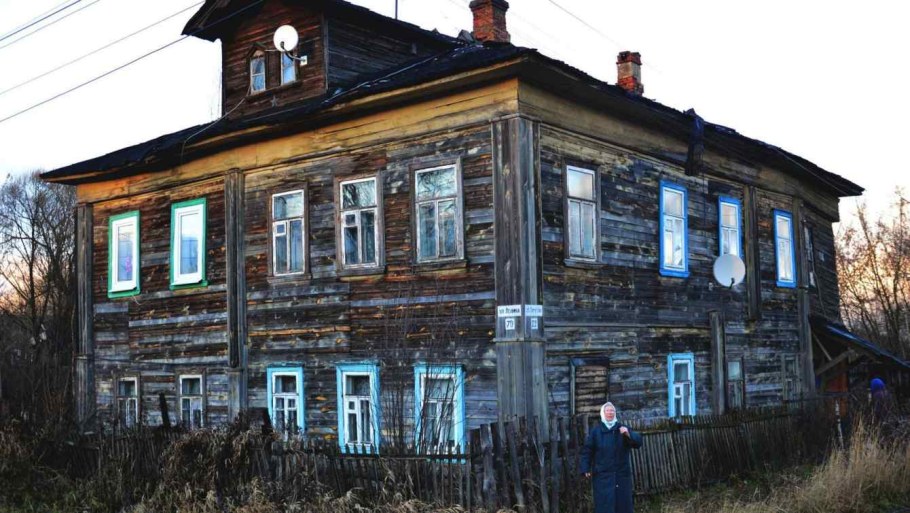 Рыбинск двухэтажный бревенчатый Барак