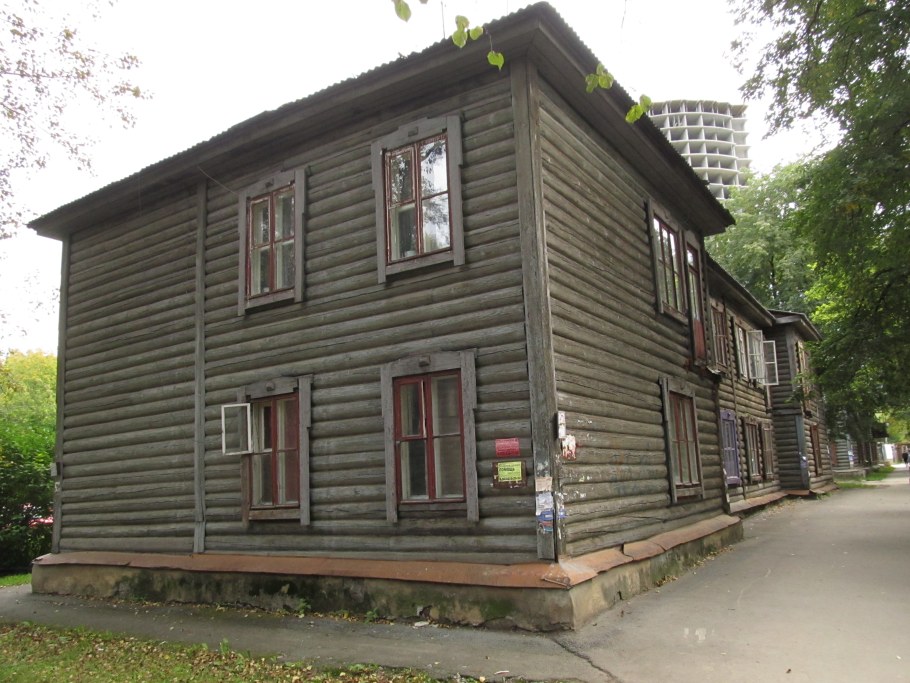 Рыбинск двухэтажный бревенчатый Барак