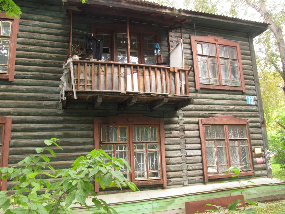 Двухэтажные деревянные бараки Екатеринбург