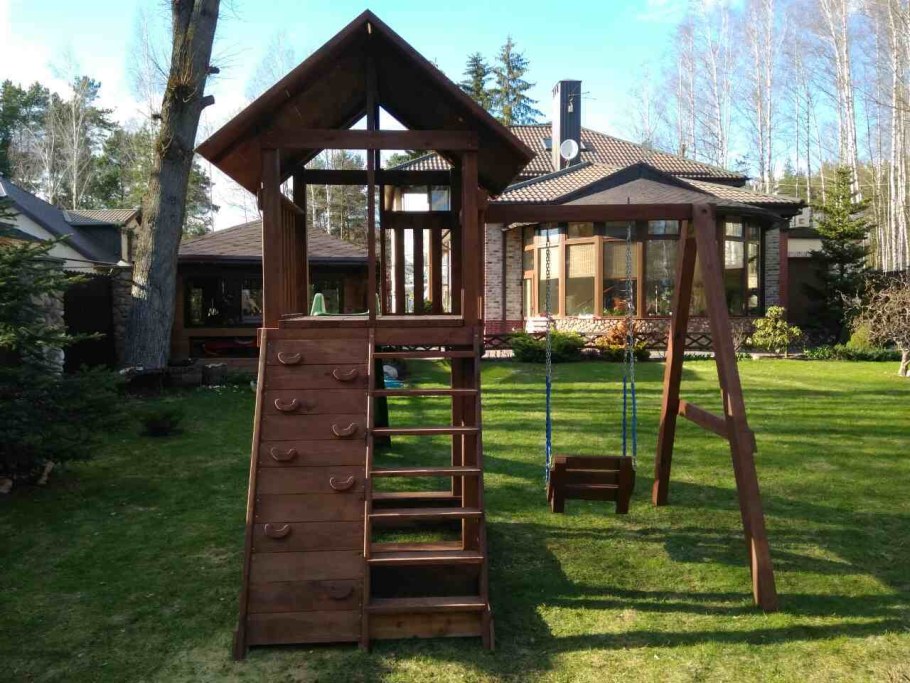 Деревянная площадка