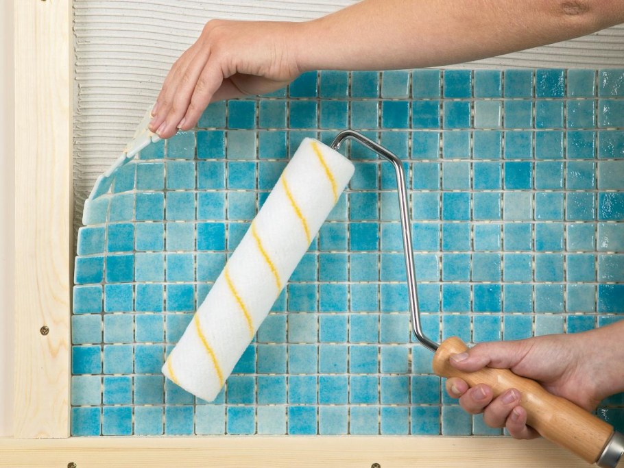 Фрески в интерьере маленькой кухни