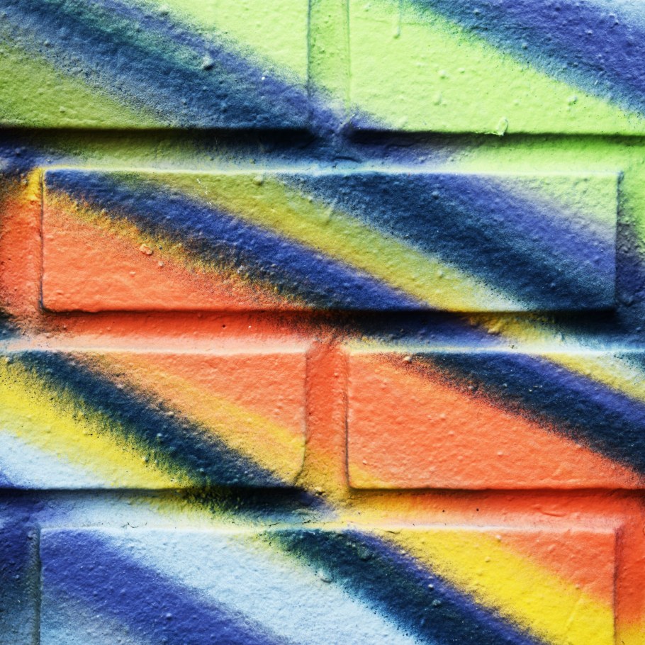 Разноцветные стены