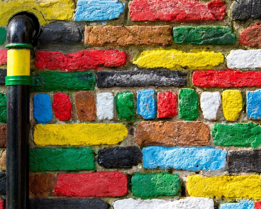 Разноцветный кирпич