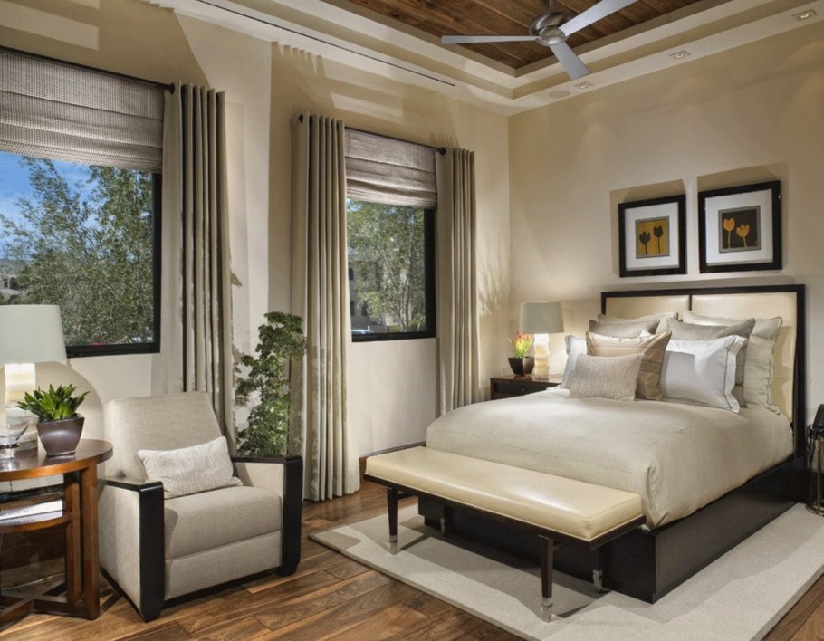 Маленькая спальня в светлых тонах