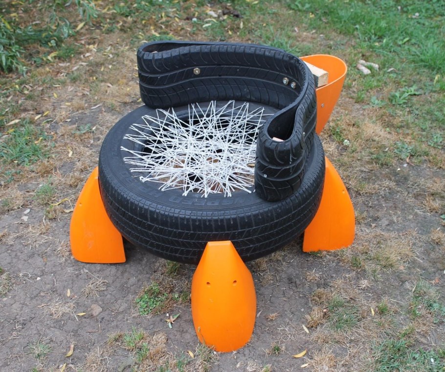 Украшения из шины для сада