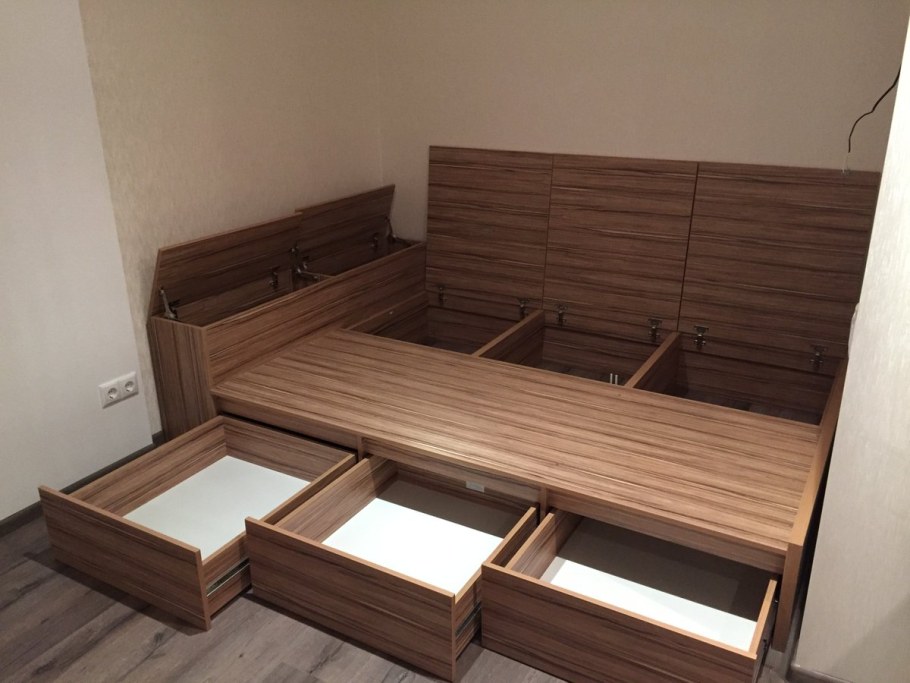 Кровать-подиум с ящиками