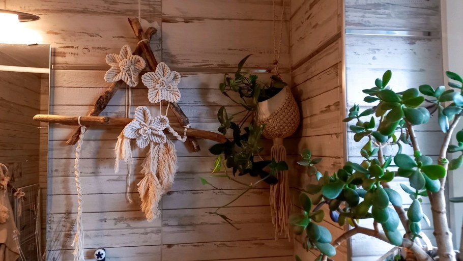 Панно макраме с цветами