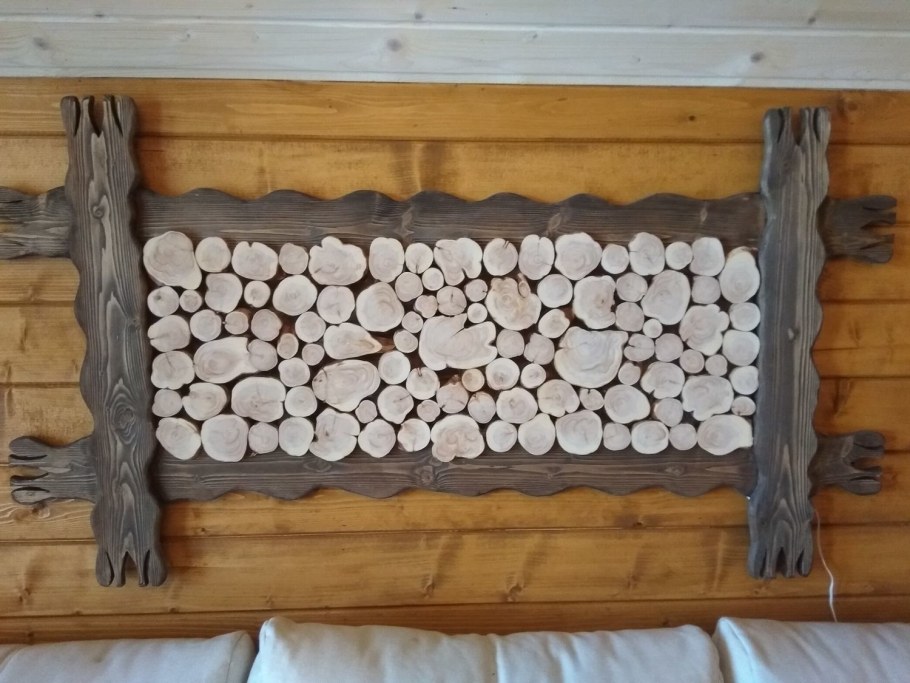 Панно из спилов дерева в бане