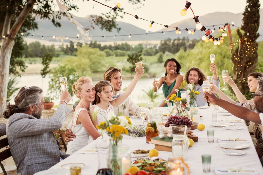 Украшение двора на свадьбу